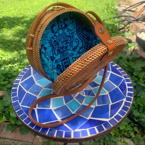 Woven Rattan Purse - Picture 3 of 6